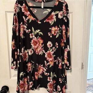 Women's Floral V-Neck Tunic Top - Black with Pink Flowers